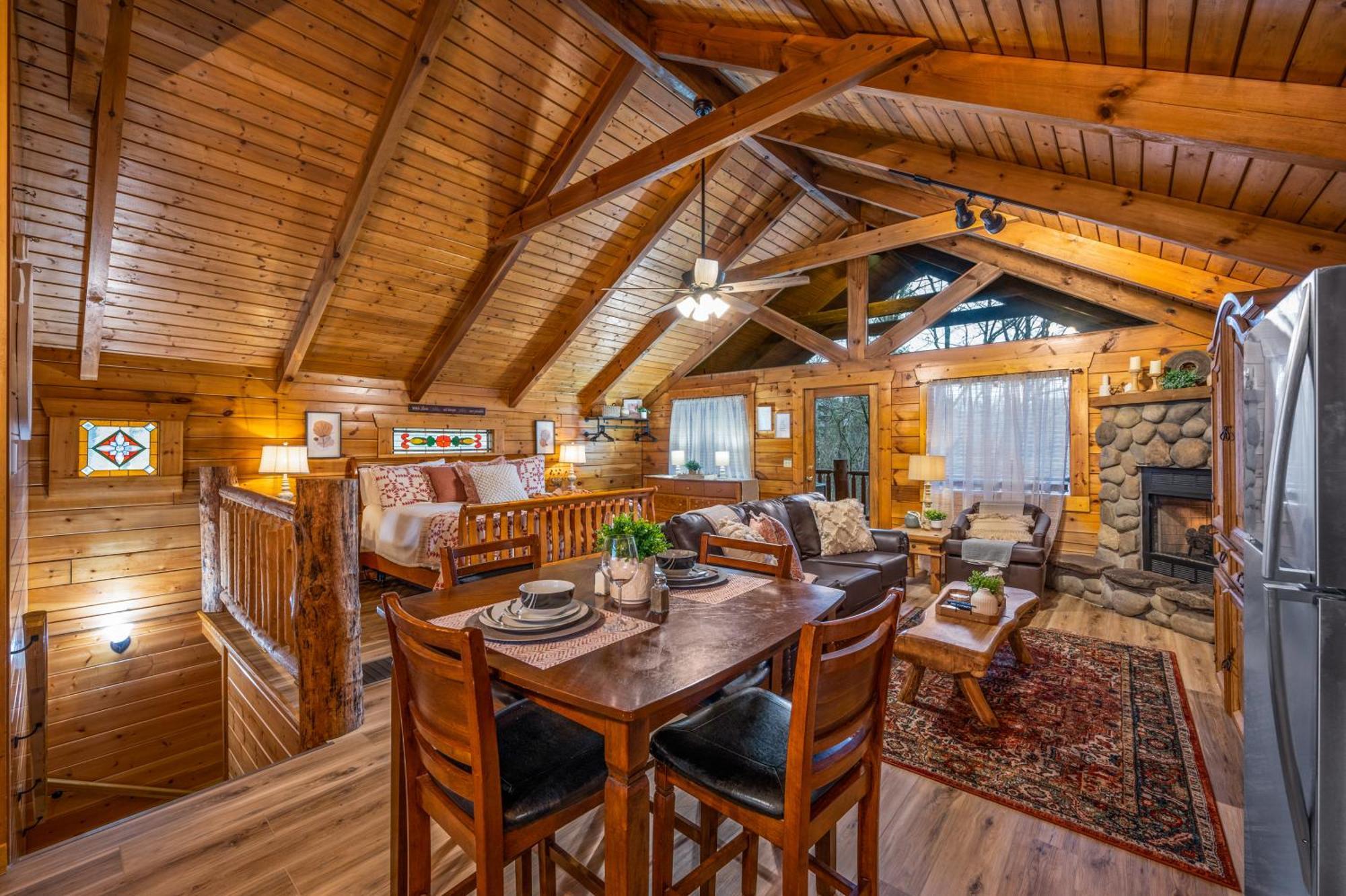 Log Cabin, Hot Tub, Fireplace, Pool Table & Views! Sevierville Ngoại thất bức ảnh