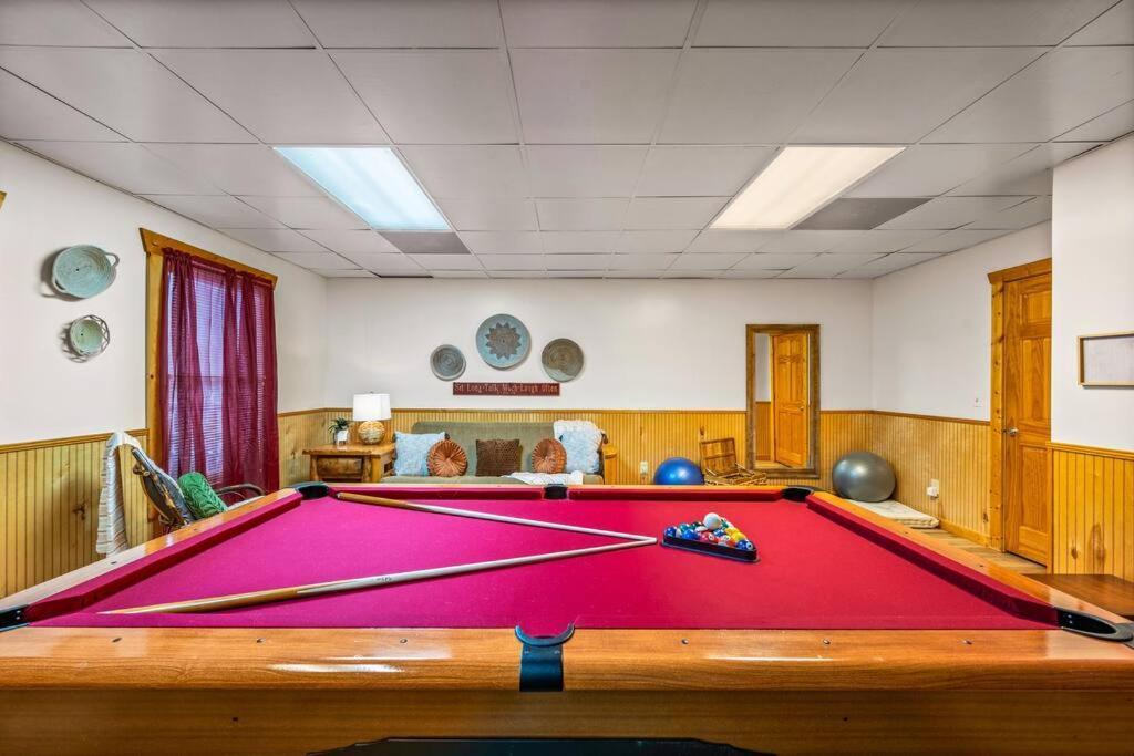 Log Cabin, Hot Tub, Fireplace, Pool Table & Views! Sevierville Ngoại thất bức ảnh