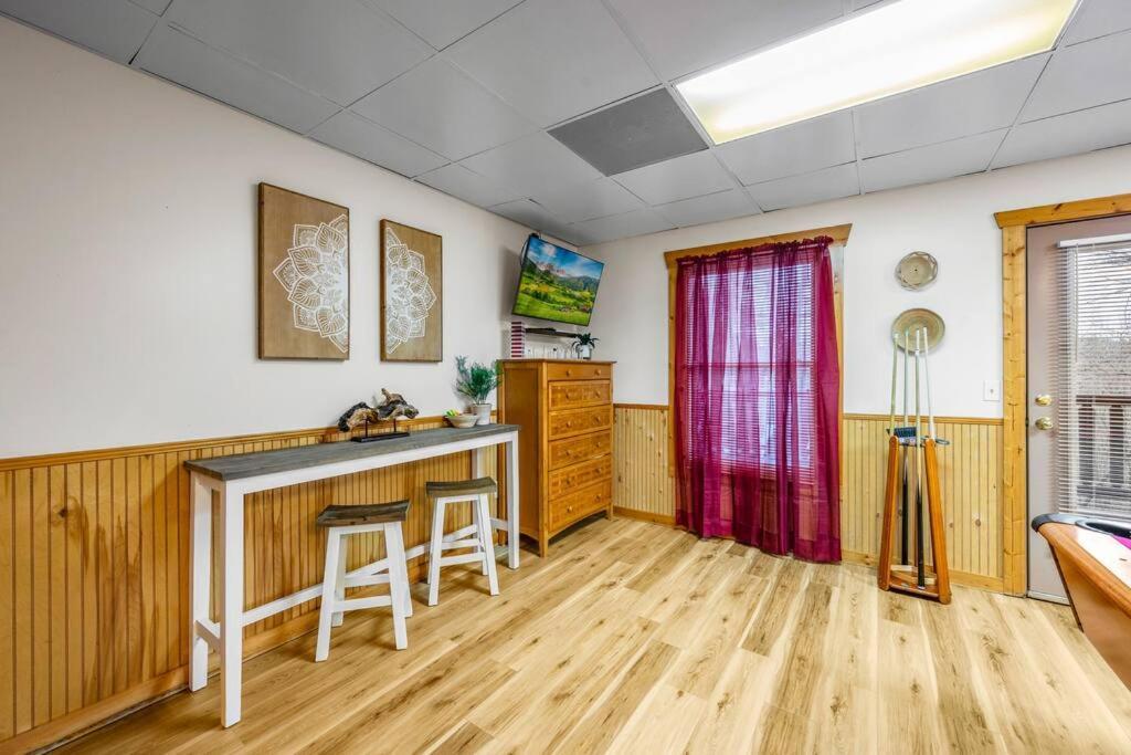 Log Cabin, Hot Tub, Fireplace, Pool Table & Views! Sevierville Ngoại thất bức ảnh