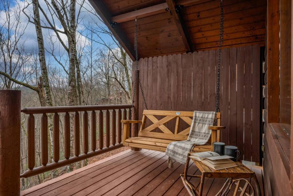 Log Cabin, Hot Tub, Fireplace, Pool Table & Views! Sevierville Ngoại thất bức ảnh