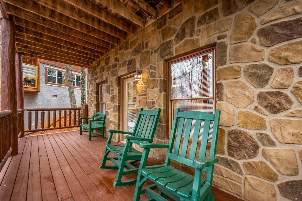 Log Cabin, Hot Tub, Fireplace, Pool Table & Views! Sevierville Ngoại thất bức ảnh