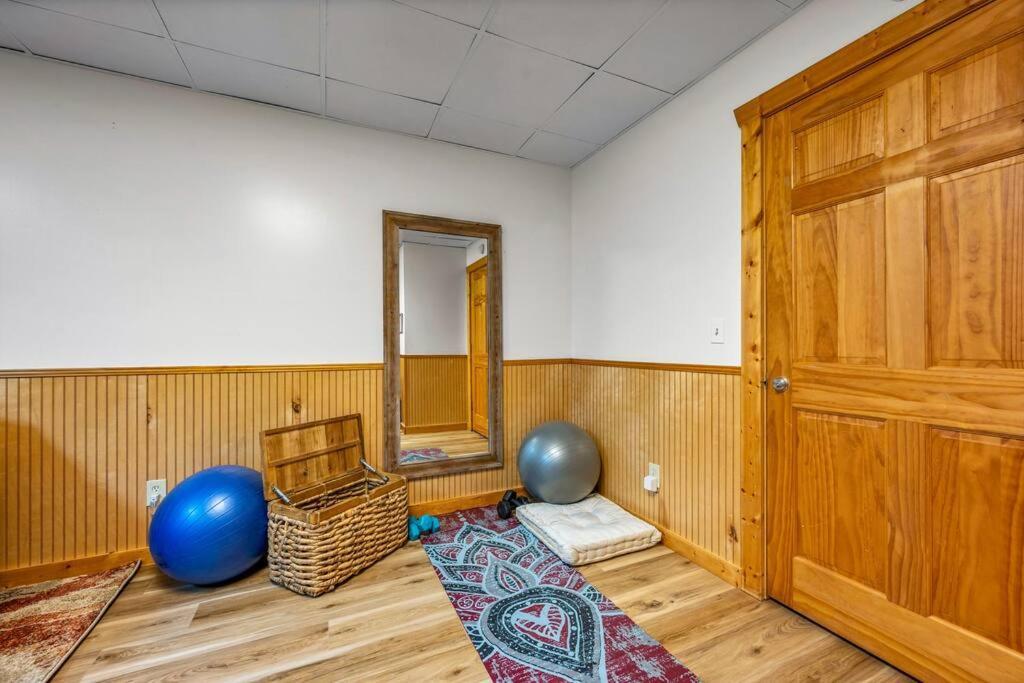 Log Cabin, Hot Tub, Fireplace, Pool Table & Views! Sevierville Ngoại thất bức ảnh