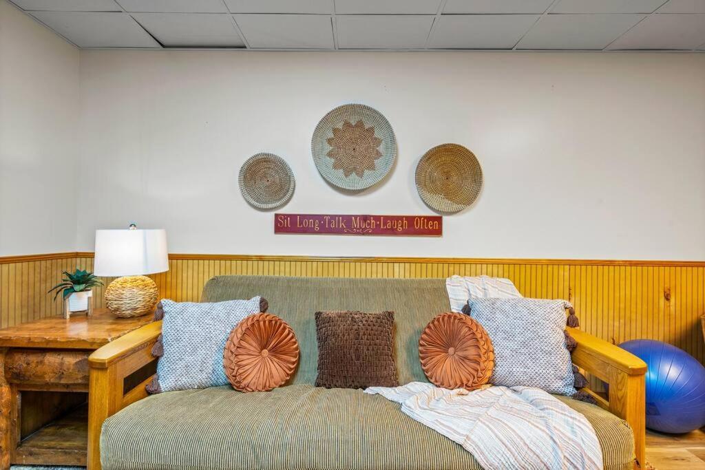 Log Cabin, Hot Tub, Fireplace, Pool Table & Views! Sevierville Ngoại thất bức ảnh