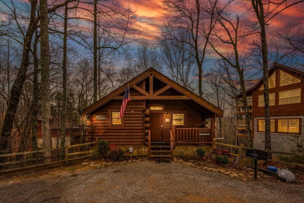 Log Cabin, Hot Tub, Fireplace, Pool Table & Views! Sevierville Ngoại thất bức ảnh