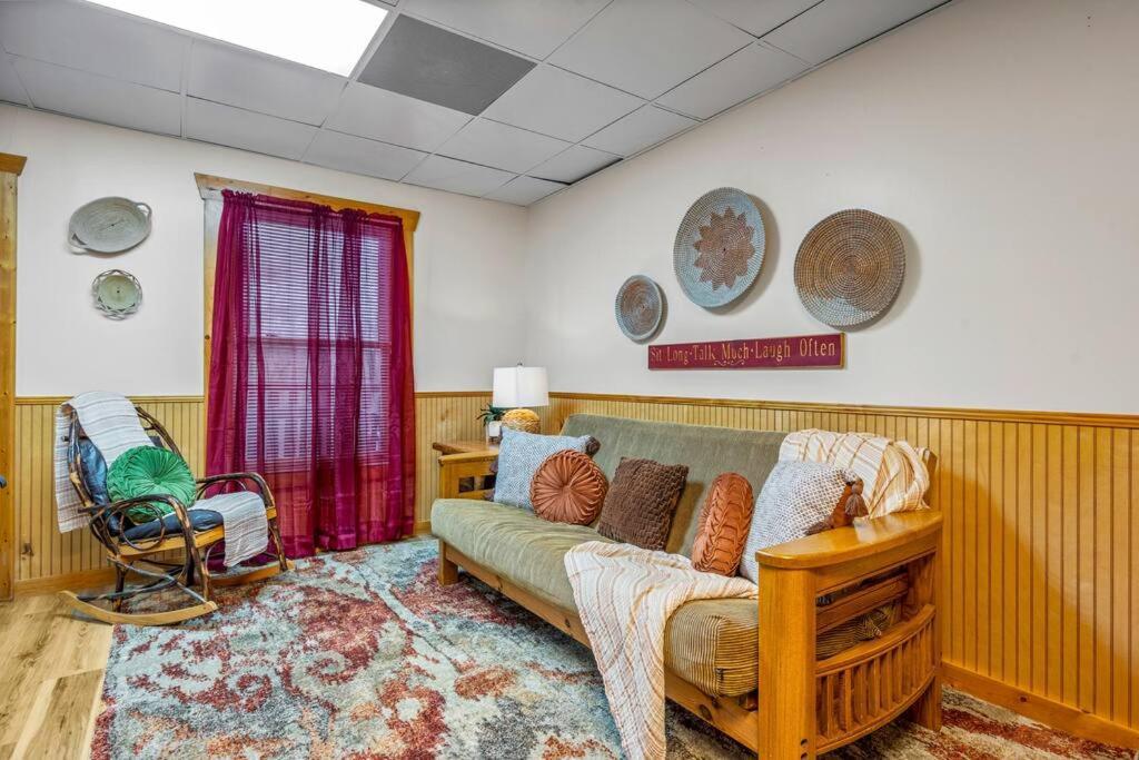 Log Cabin, Hot Tub, Fireplace, Pool Table & Views! Sevierville Ngoại thất bức ảnh