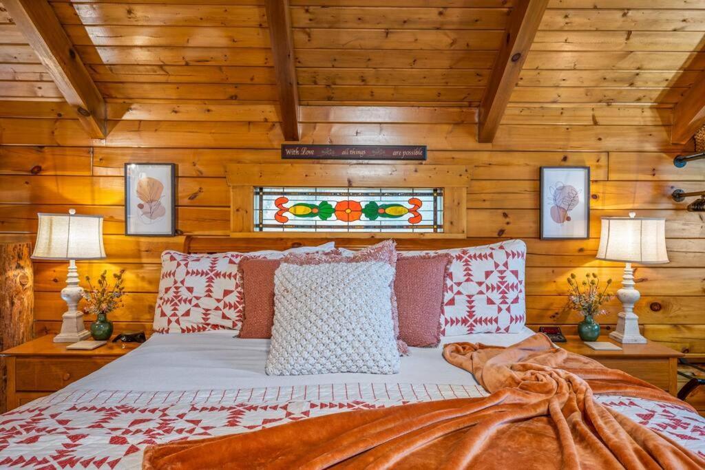 Log Cabin, Hot Tub, Fireplace, Pool Table & Views! Sevierville Ngoại thất bức ảnh