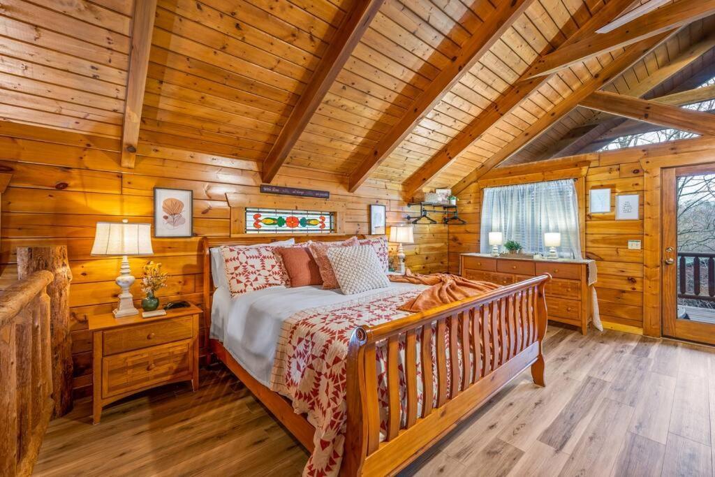 Log Cabin, Hot Tub, Fireplace, Pool Table & Views! Sevierville Ngoại thất bức ảnh